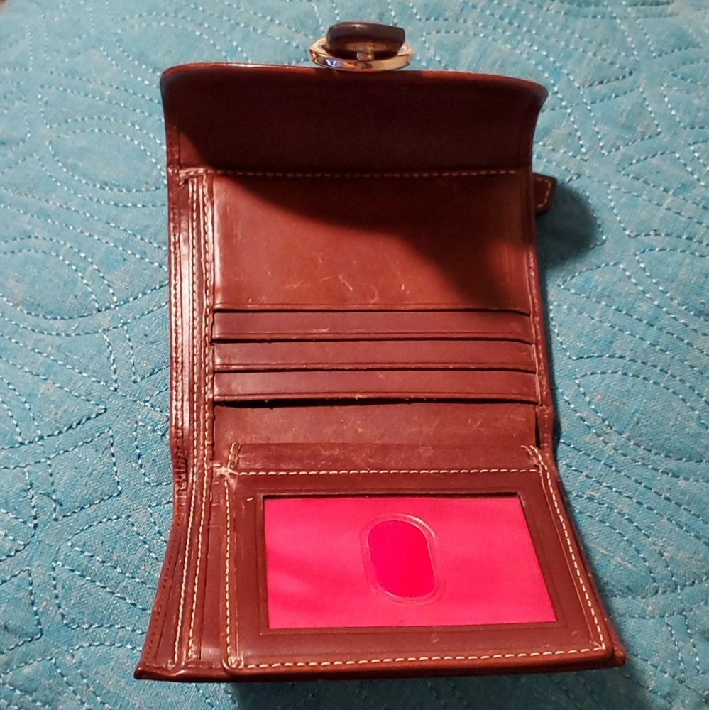 Dooney & Bourke - Picture 4 of 6